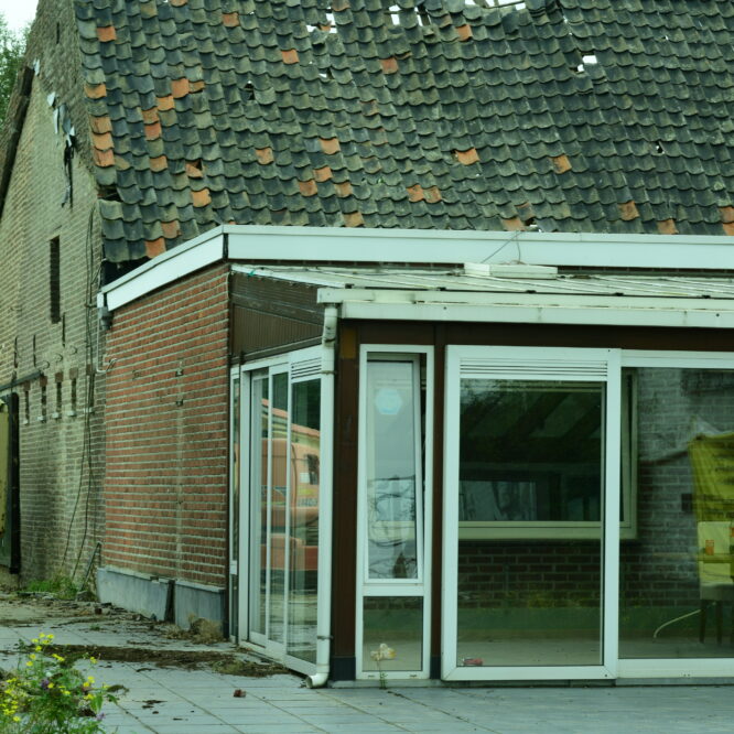 Het oorspronkelijk gebouw in Herbricht in vooraanzicht. Zichtbaar hier was de veranda.